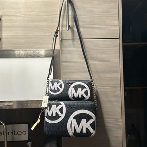 New with tags. Michael Kors purse with matching wallet. Blue in color